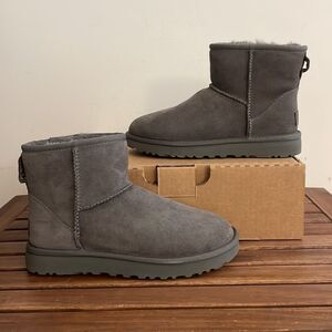 UGG Classic Mini II Boots Seal USA Women Size 6/UK 4/EU 37